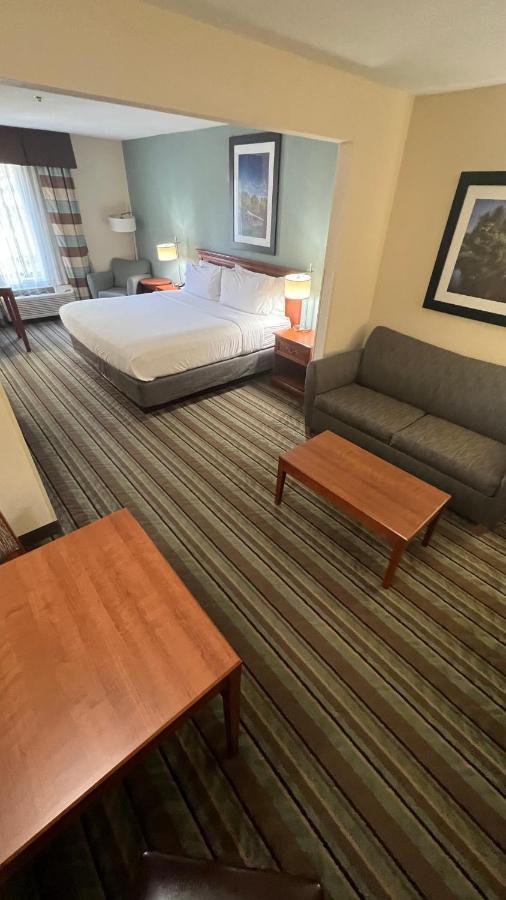 Holiday Inn Express & Suites Salamanca, An Ihg Hotel Εξωτερικό φωτογραφία