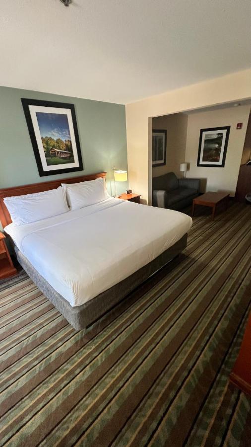 Holiday Inn Express & Suites Salamanca, An Ihg Hotel Εξωτερικό φωτογραφία